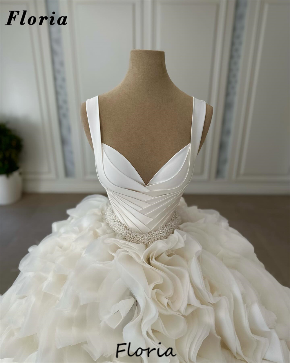 Ruffles Ball Gown Wedding Dres - Women Formal Wear Dubai 评论和价格